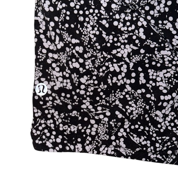 Lululemon Run Times Athletic Short II 4" / Chirasu Black Alpine White Sz 10 - Picture 9 of 10